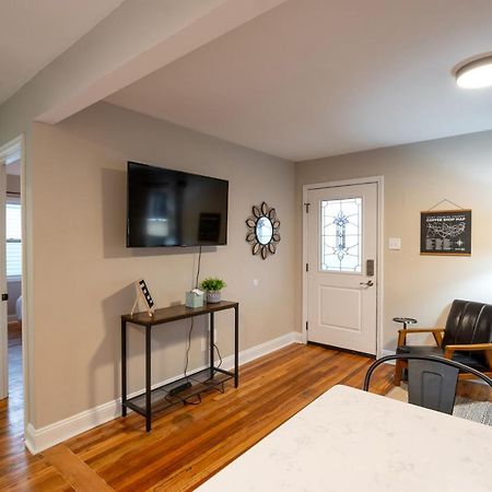 Adorable 2 Bedroom Home Saint Charles Exterior photo