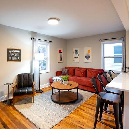 Adorable 2 Bedroom Home Saint Charles Exterior photo