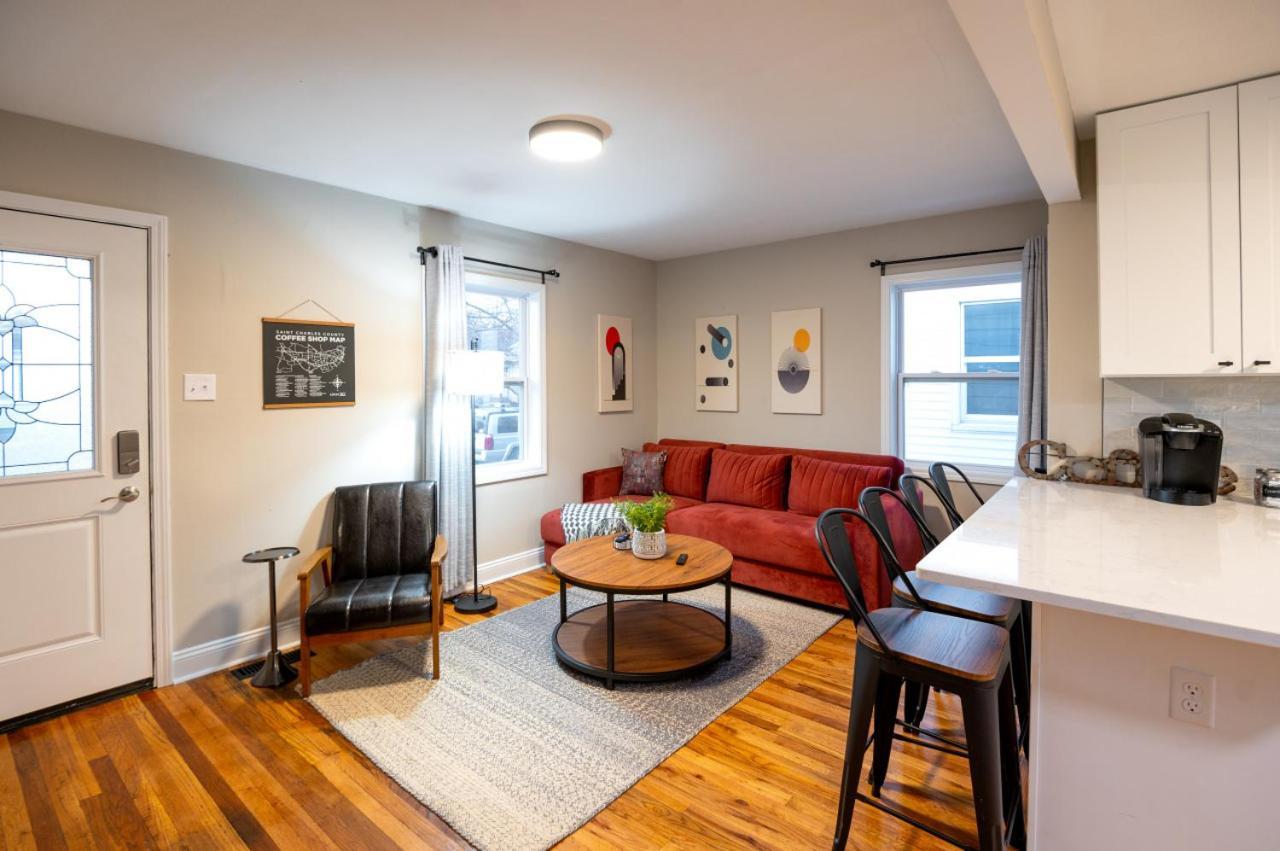 Adorable 2 Bedroom Home Saint Charles Exterior photo